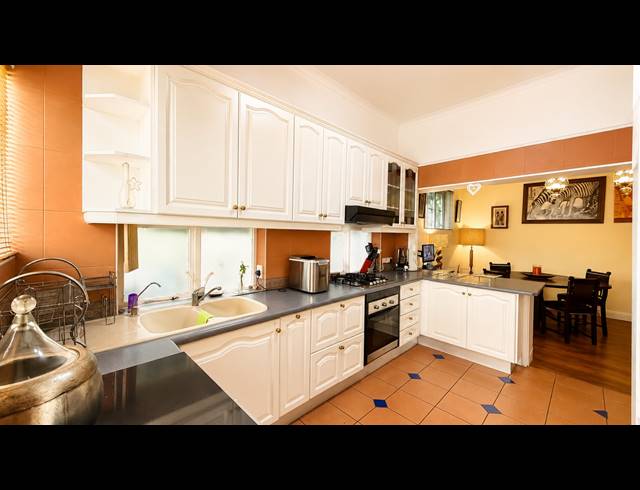 6 BEDROOM HOUSE FOR SALE IN ESSENWOOD